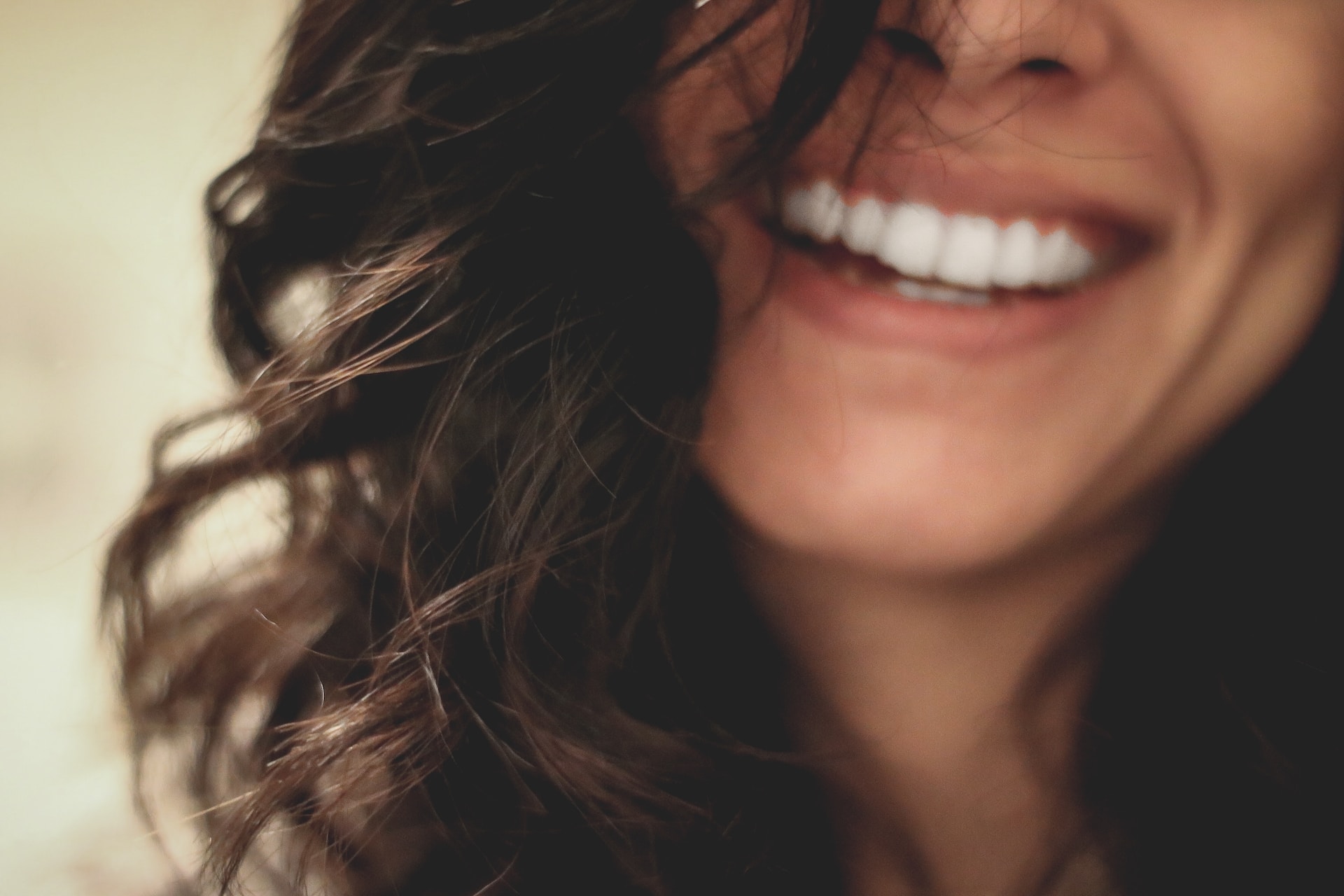 Lady smiling with white teeth