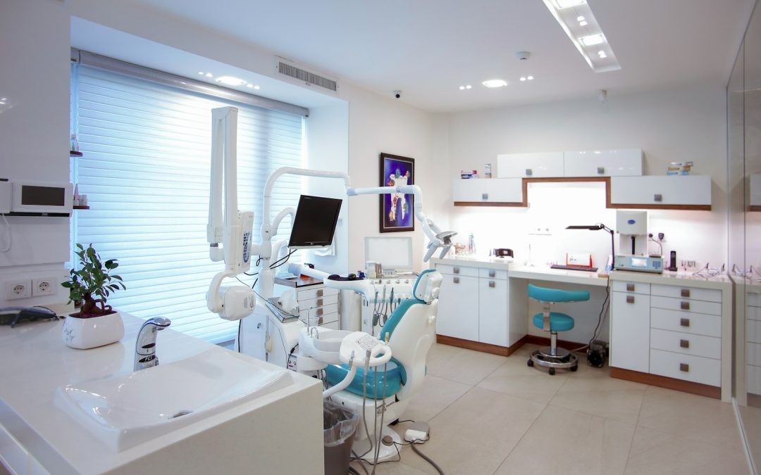 Is It Legal for Anyone to Offer Teeth Whitening Treatment?