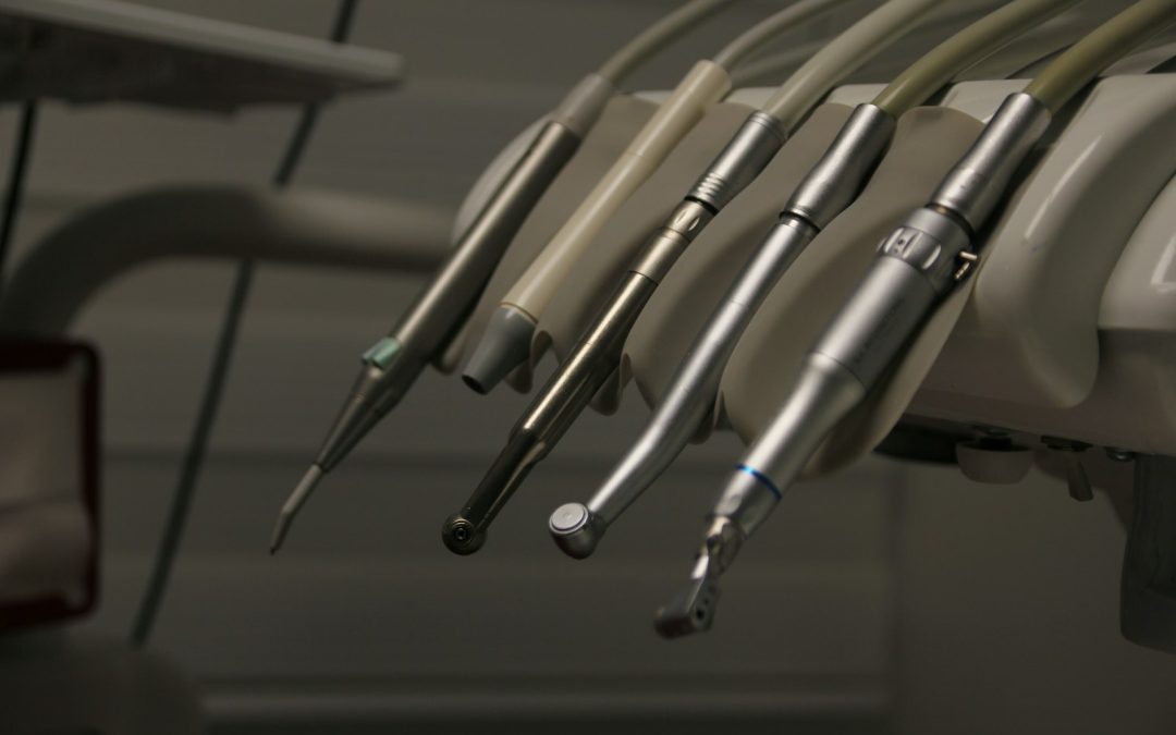 Air Flow vs Scale and Polish: Which Dental Cleaning is Right For You?